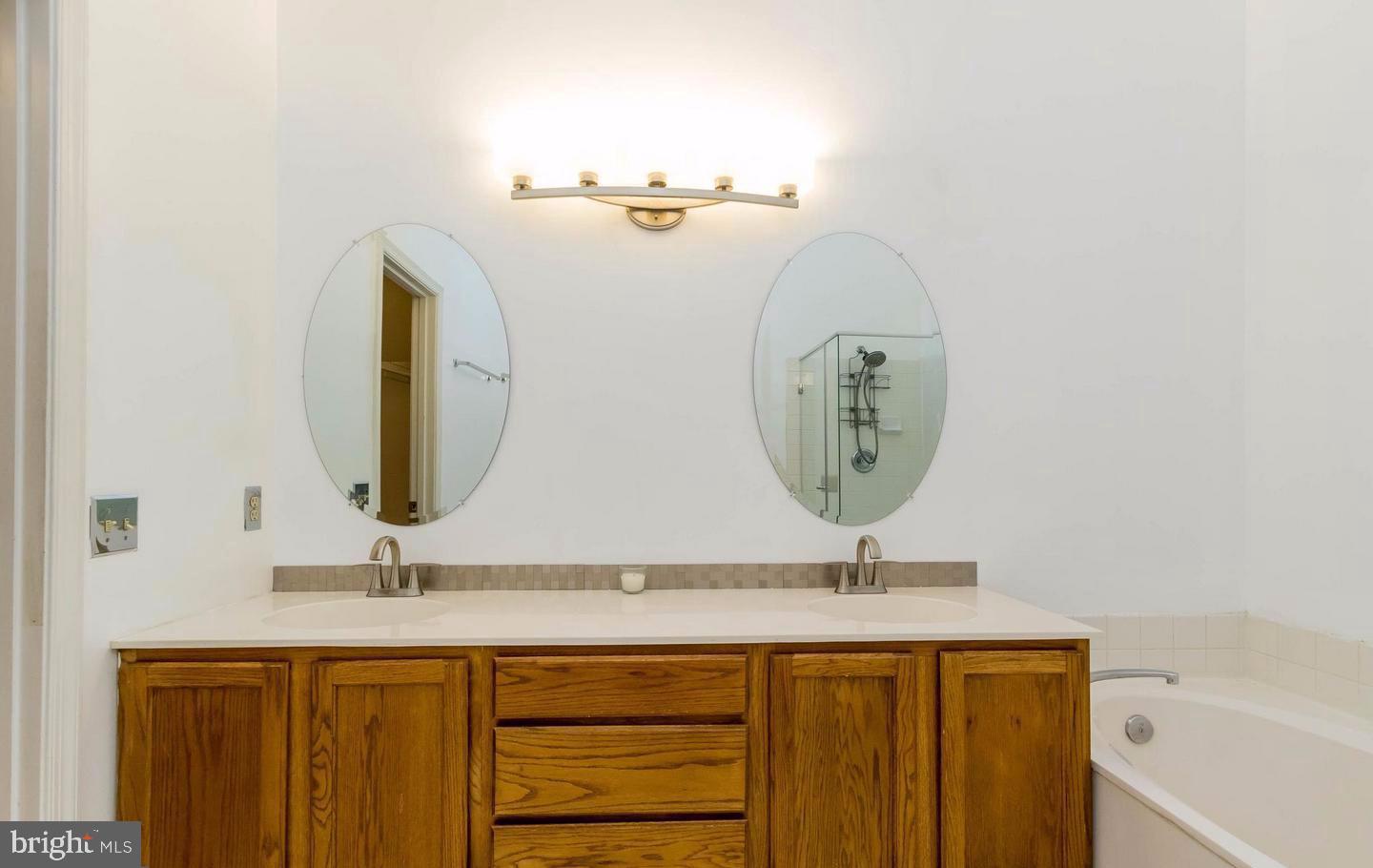 RIVER OAKS - Residential Lease