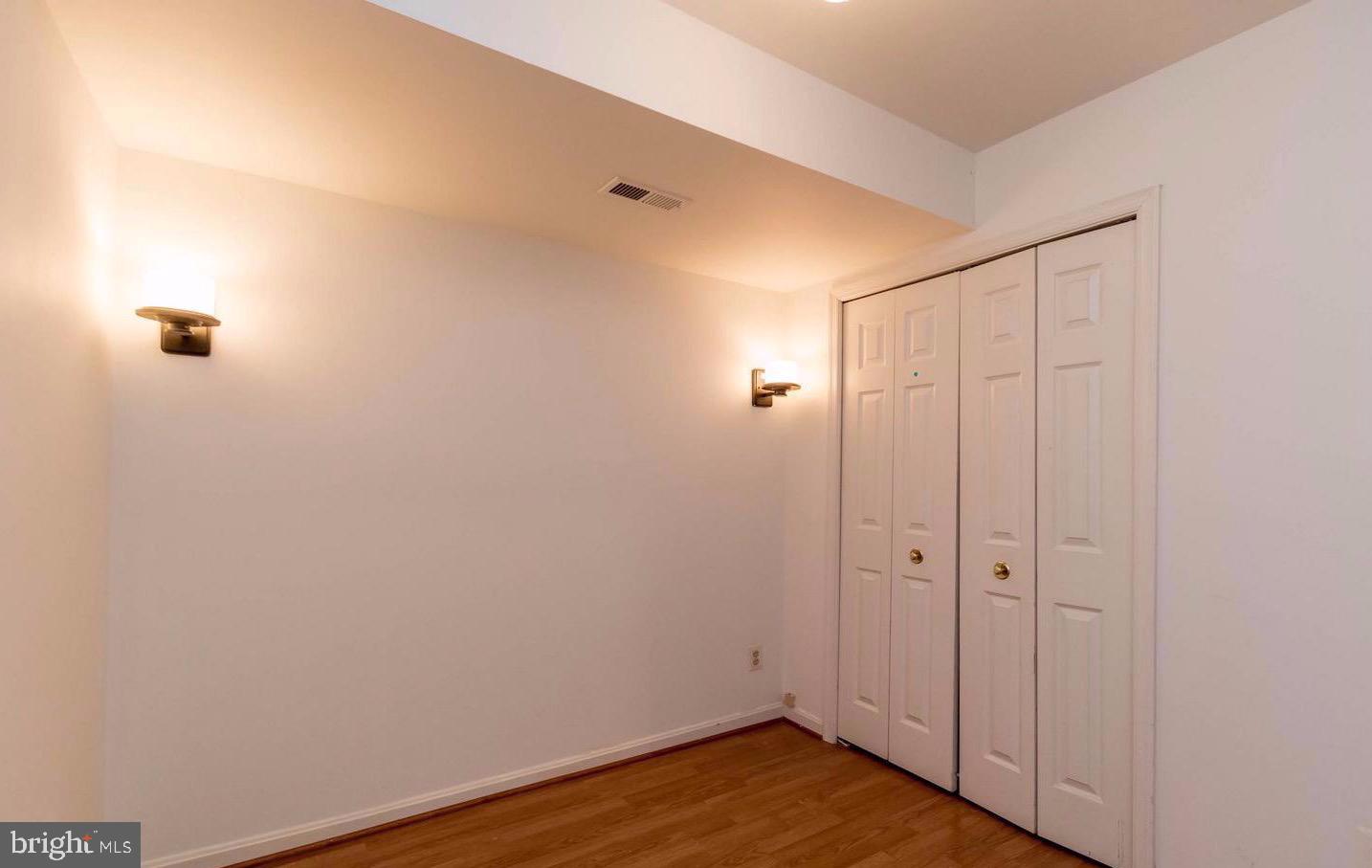 RIVER OAKS - Residential Lease