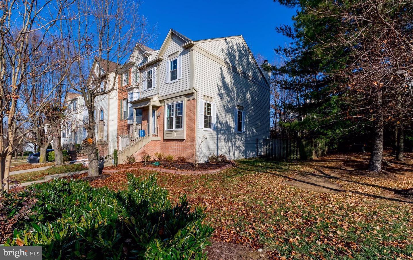 RIVER OAKS - Residential Lease