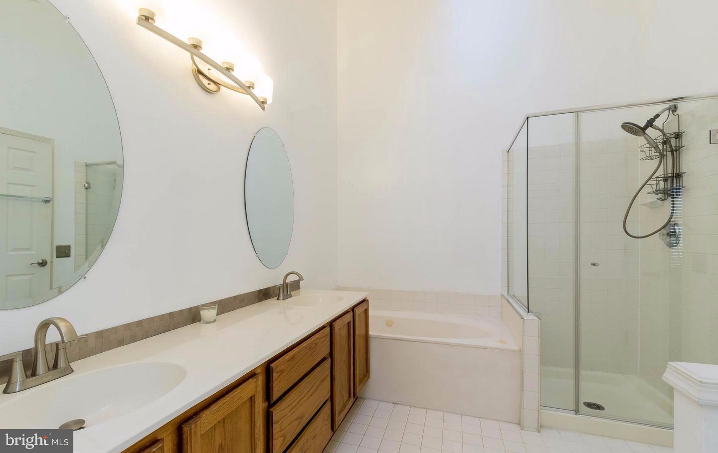 RIVER OAKS - Residential Lease