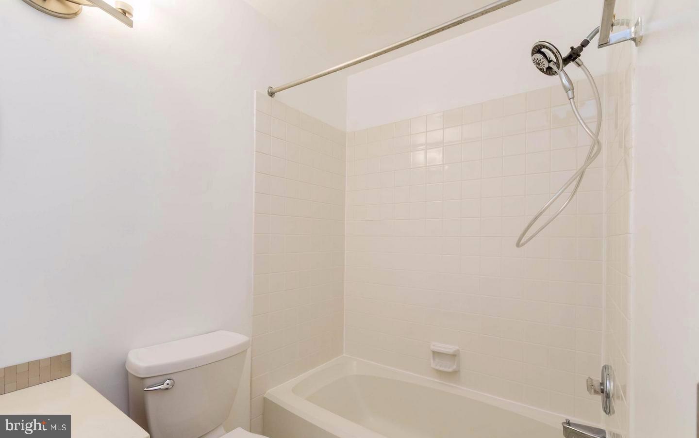 RIVER OAKS - Residential Lease