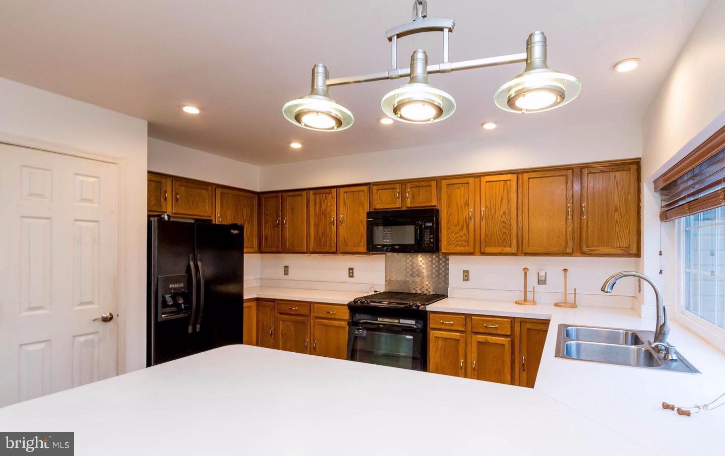 RIVER OAKS - Residential Lease