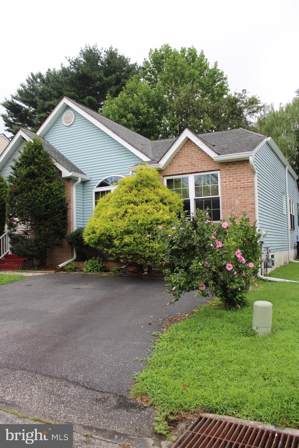 13 COLONIAL COURT