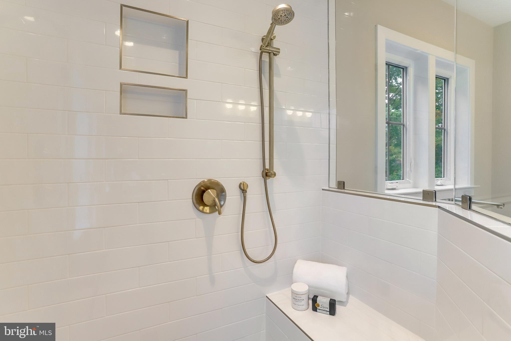 DUNN LORING - Residential