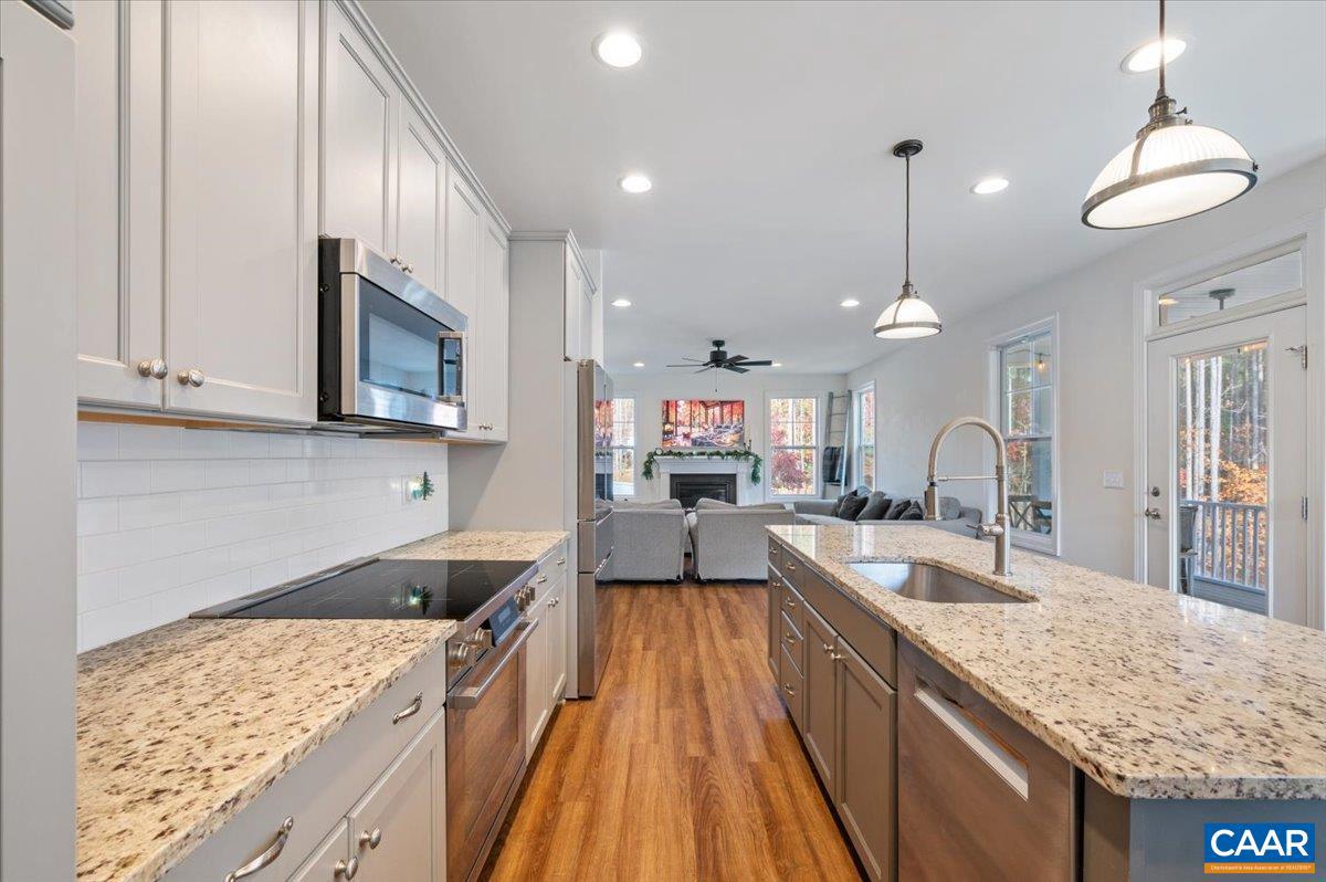 FOX HOLLOW - Residential