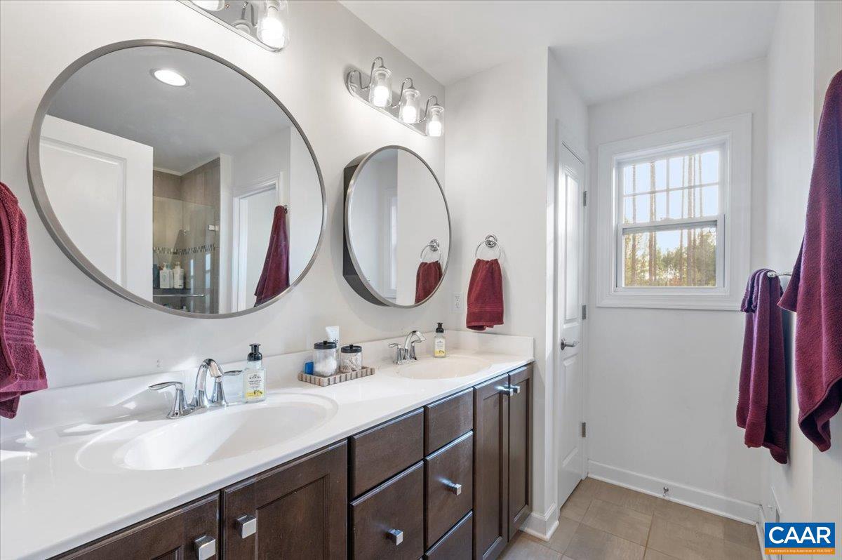 FOX HOLLOW - Residential