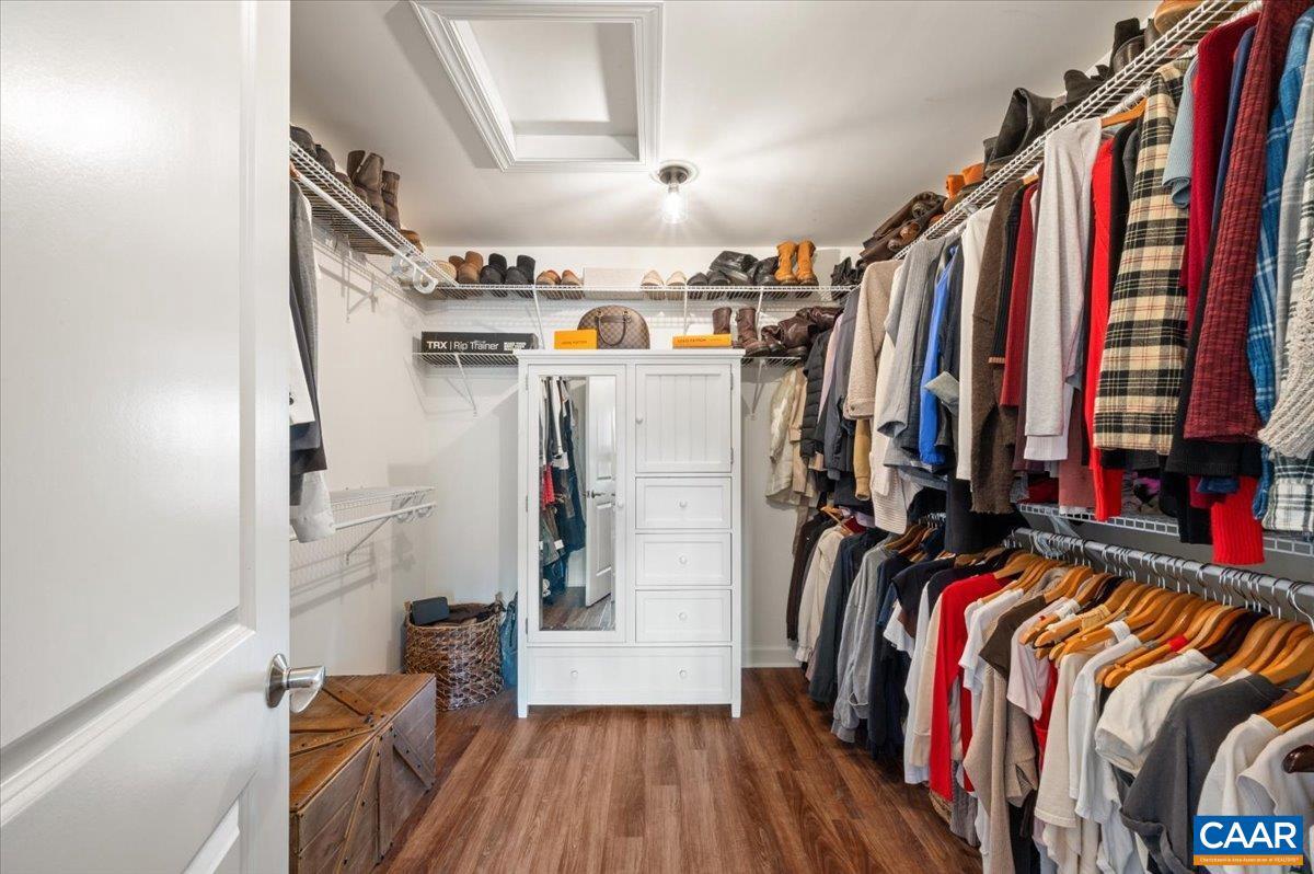 FOX HOLLOW - Residential