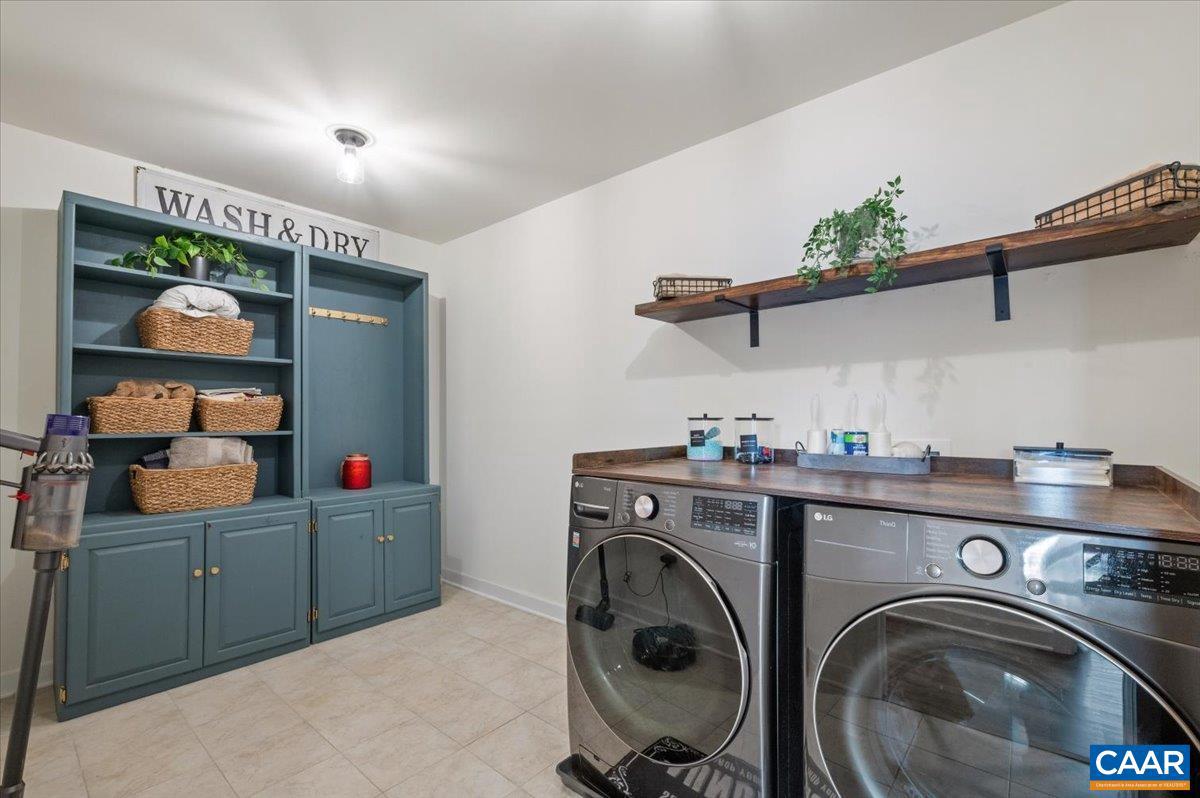 FOX HOLLOW - Residential