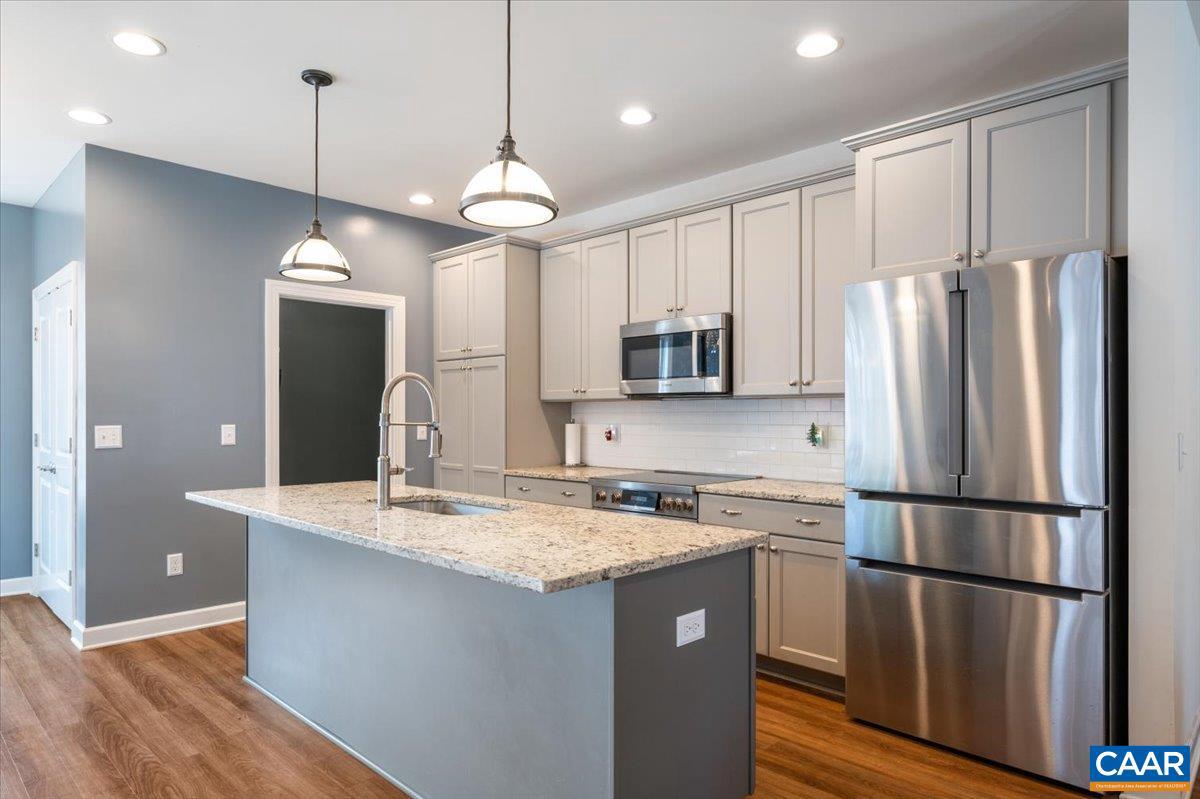 FOX HOLLOW - Residential