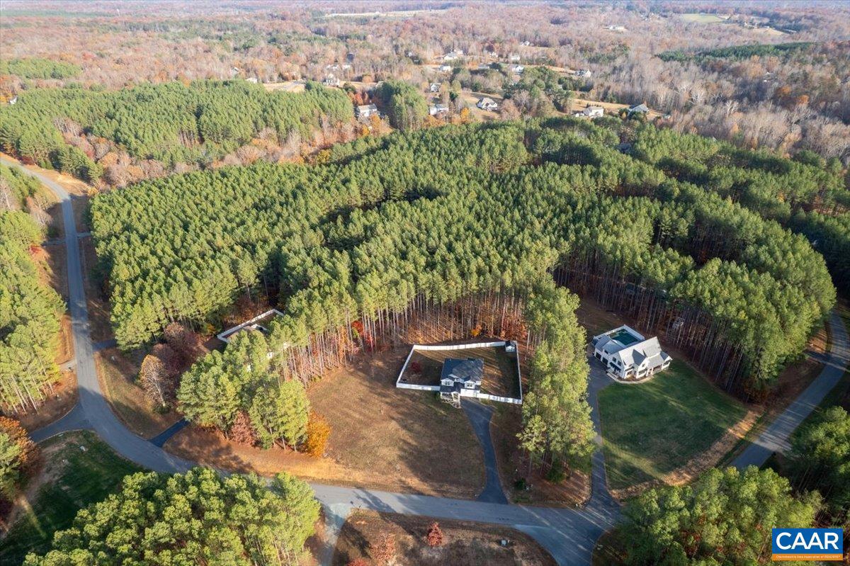 FOX HOLLOW - Residential