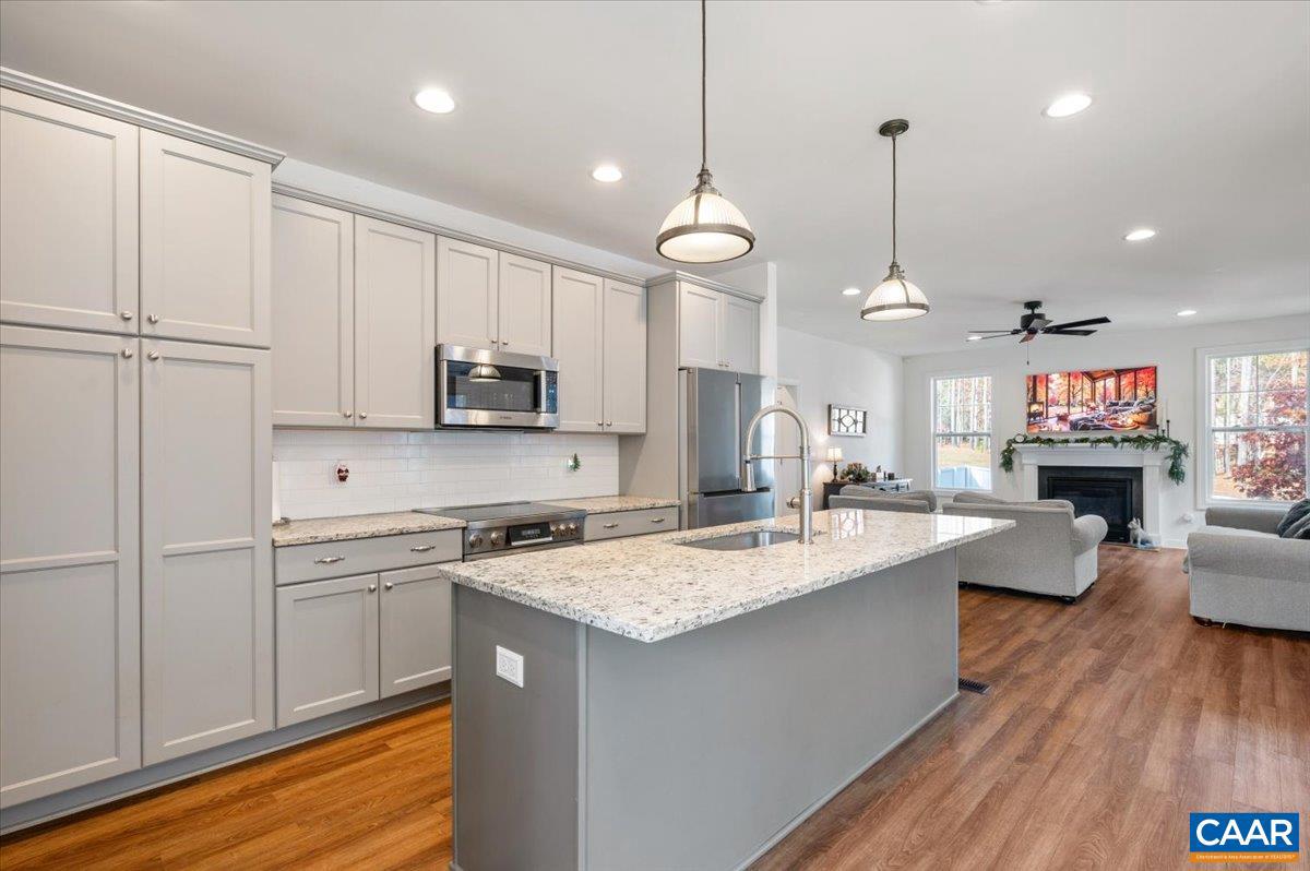 FOX HOLLOW - Residential