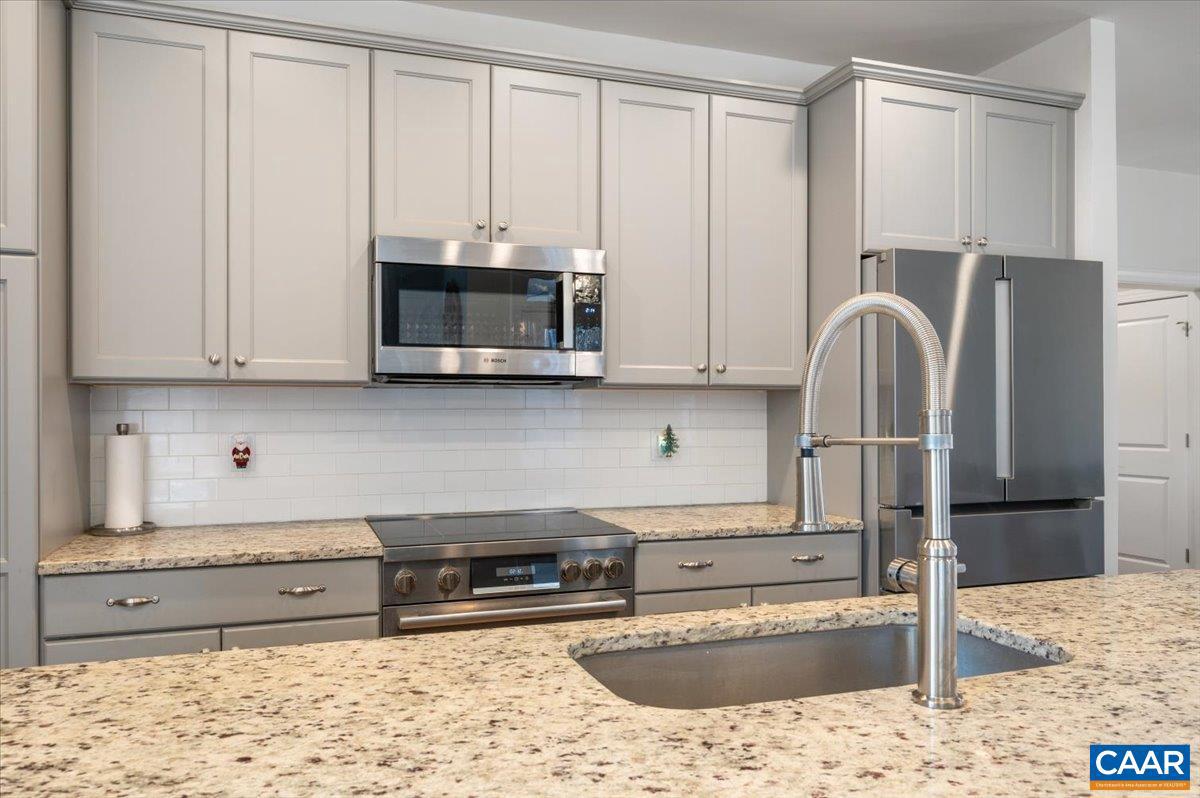 FOX HOLLOW - Residential