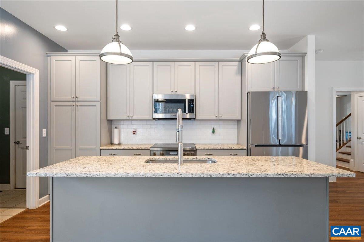 FOX HOLLOW - Residential