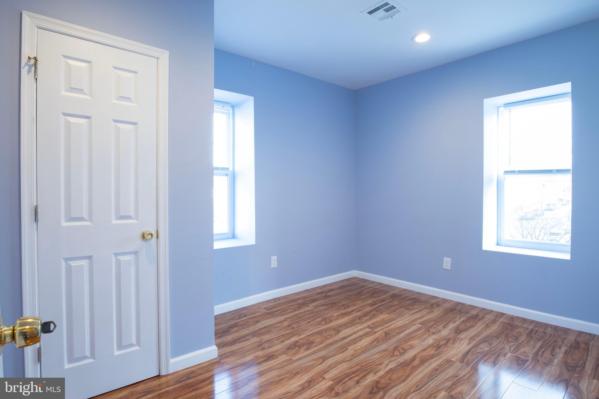 EAST FALLS - Residential Lease