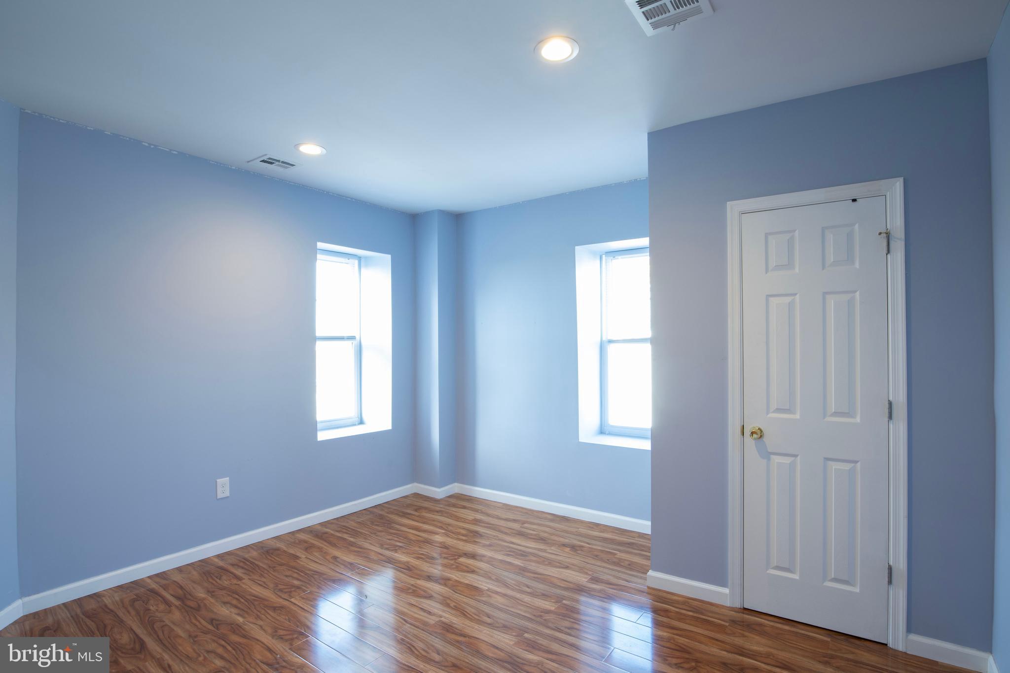 EAST FALLS - Residential Lease