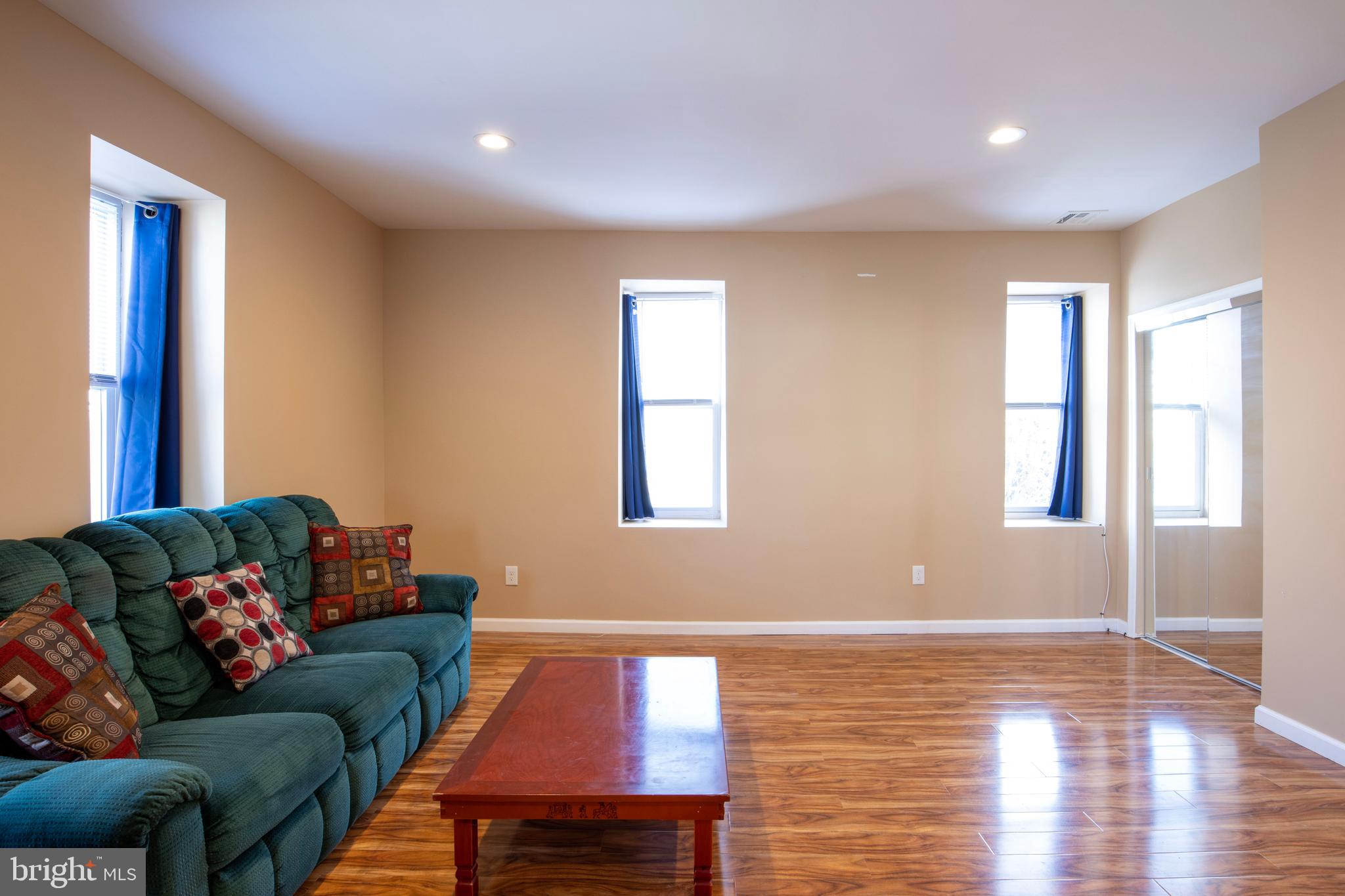 EAST FALLS - Residential Lease