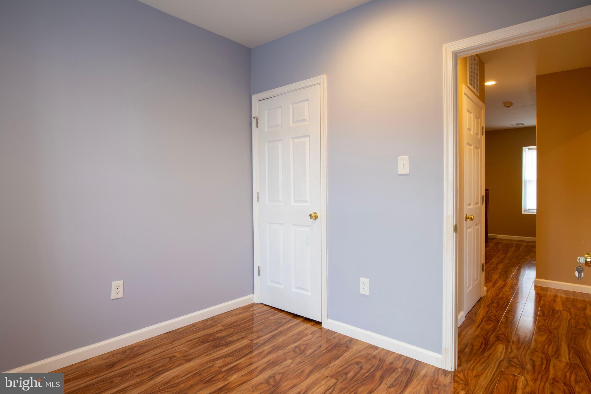 EAST FALLS - Residential Lease