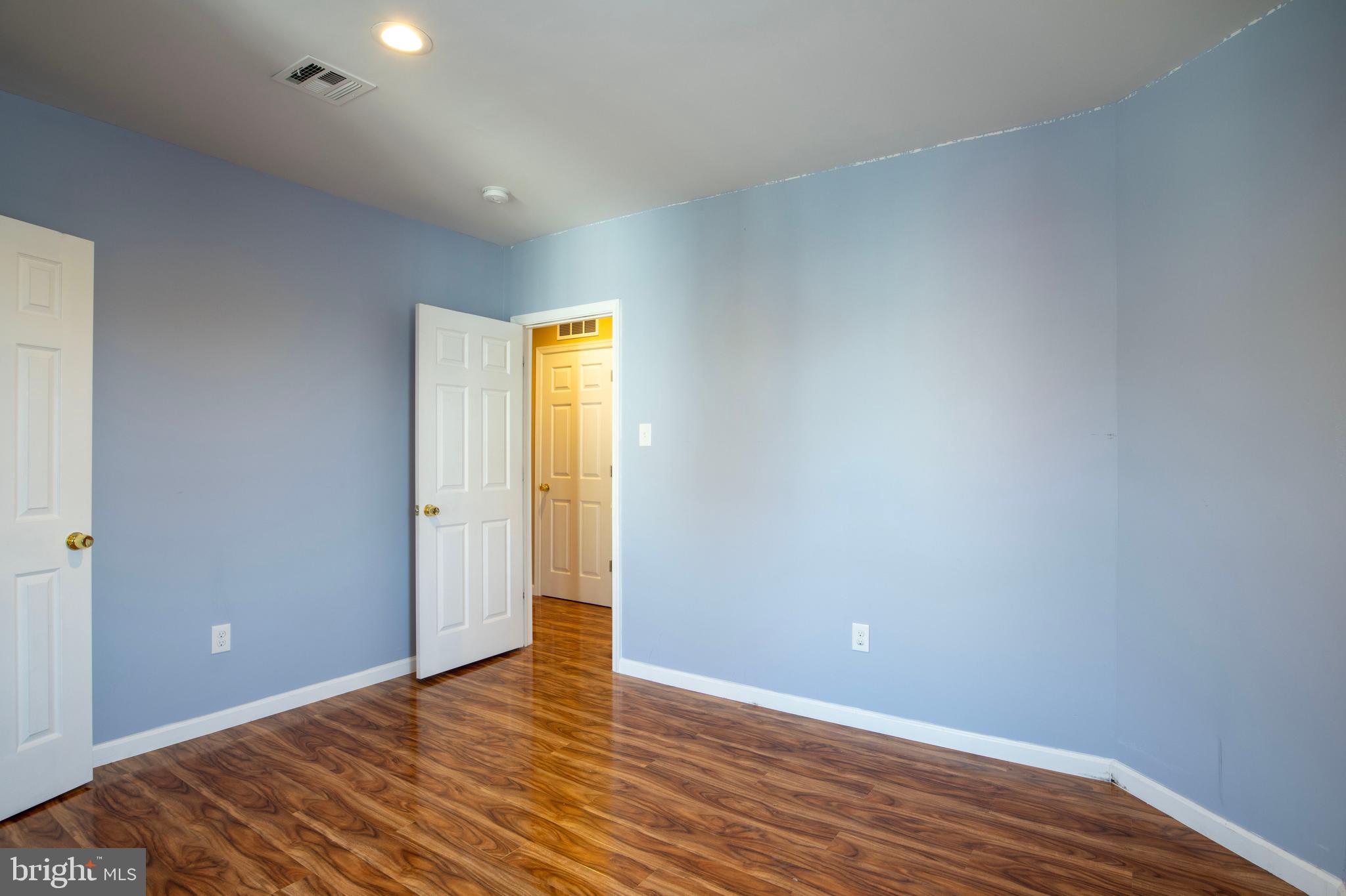 EAST FALLS - Residential Lease