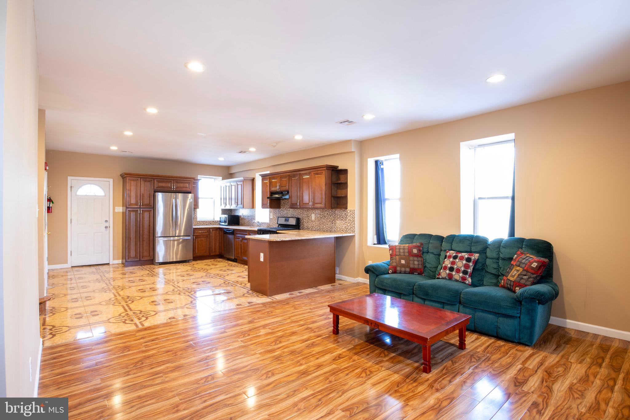 EAST FALLS - Residential Lease