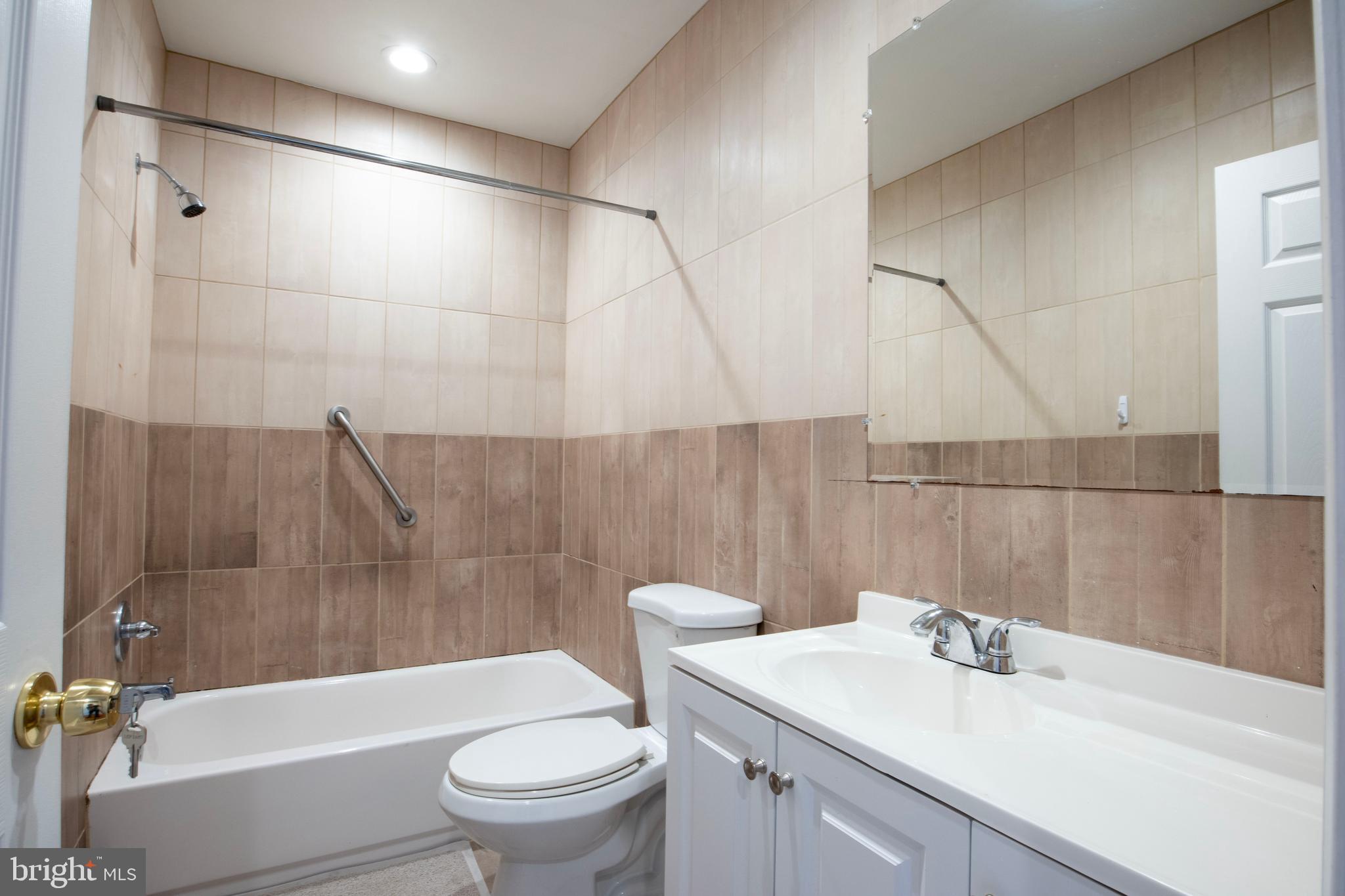 EAST FALLS - Residential Lease