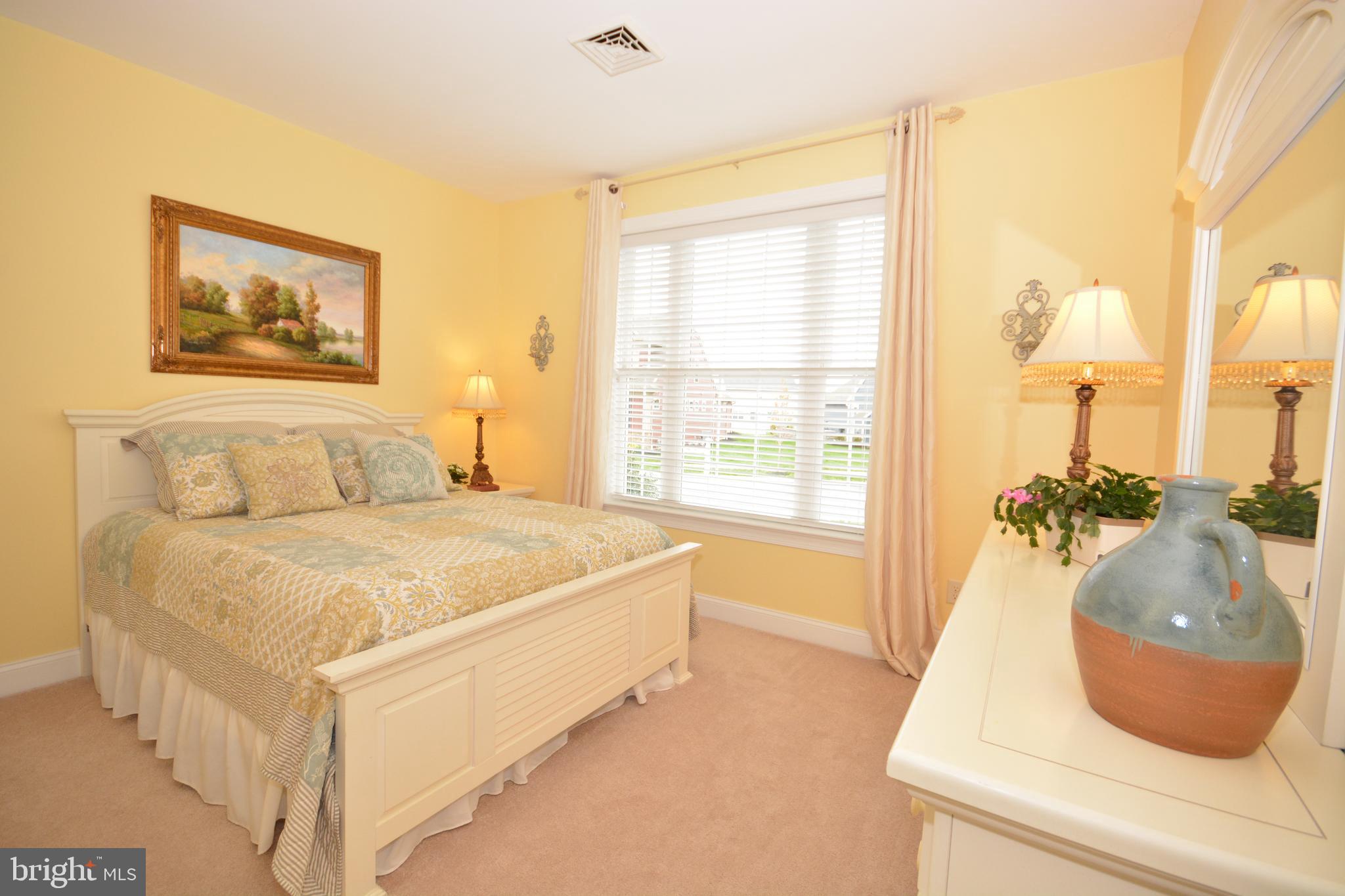 HOME TOWNE SQUARE - Residential