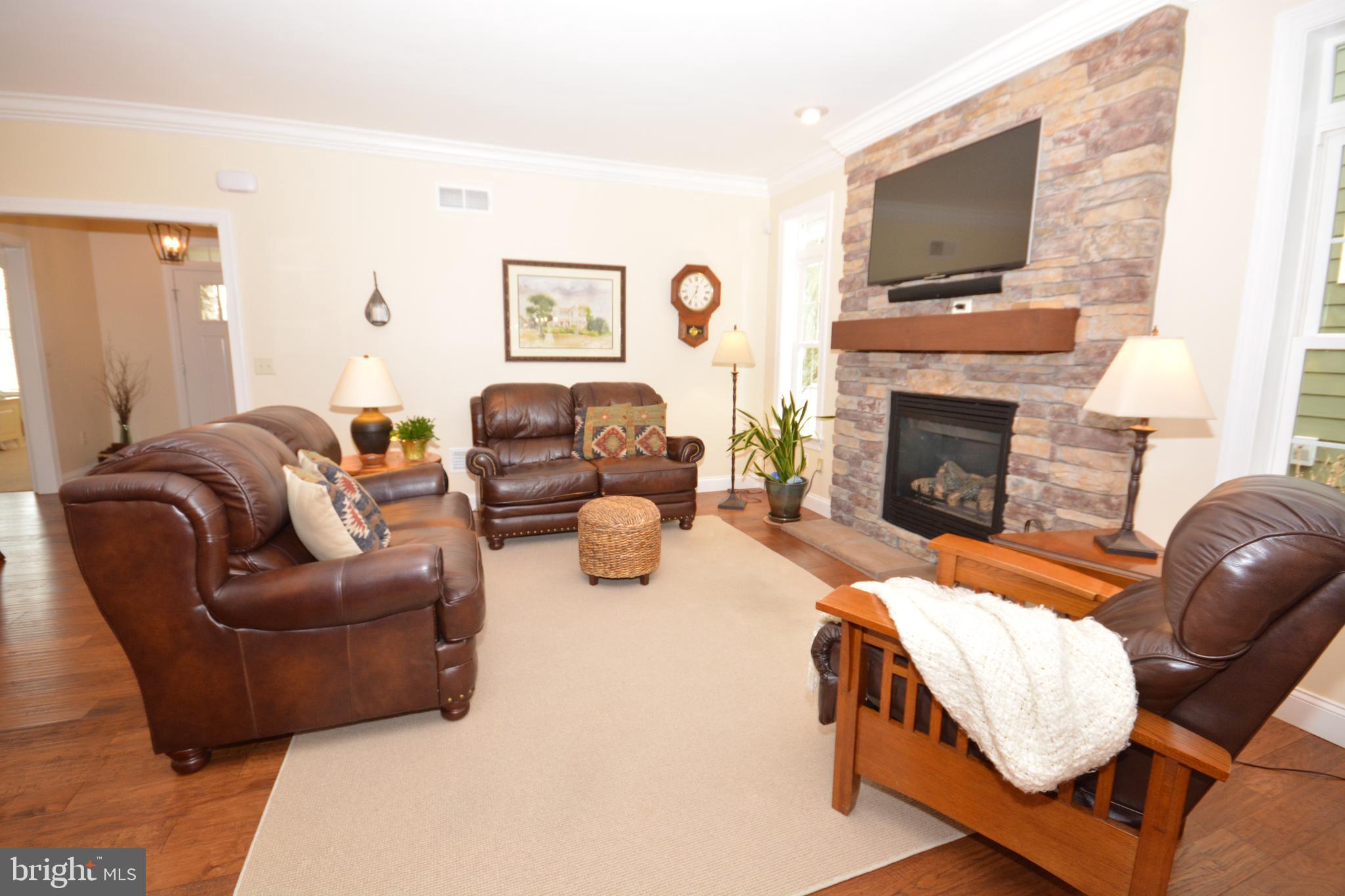 HOME TOWNE SQUARE - Residential