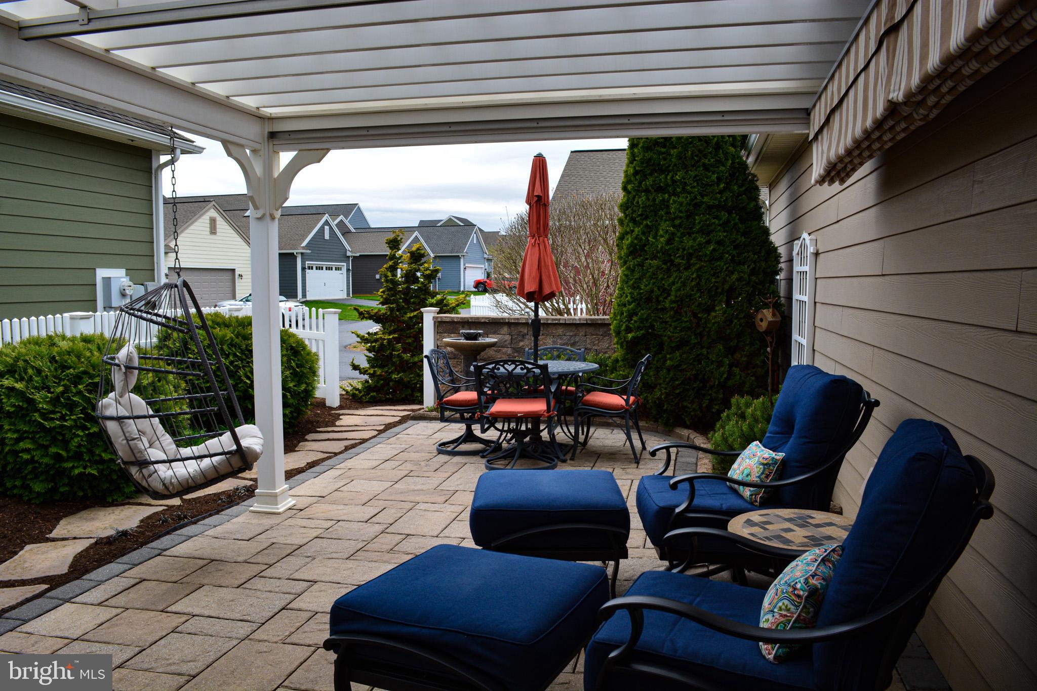 HOME TOWNE SQUARE - Residential