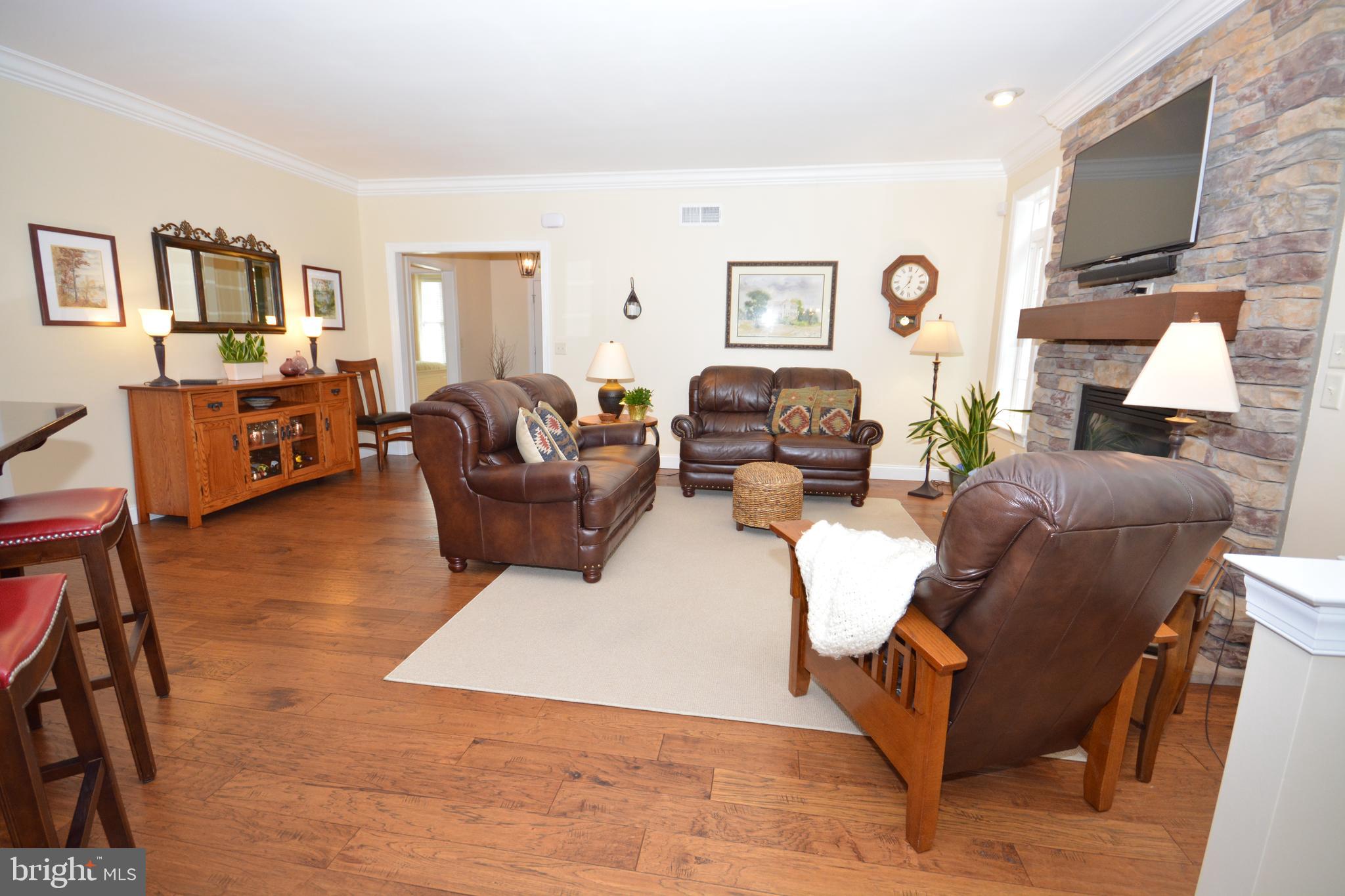 HOME TOWNE SQUARE - Residential