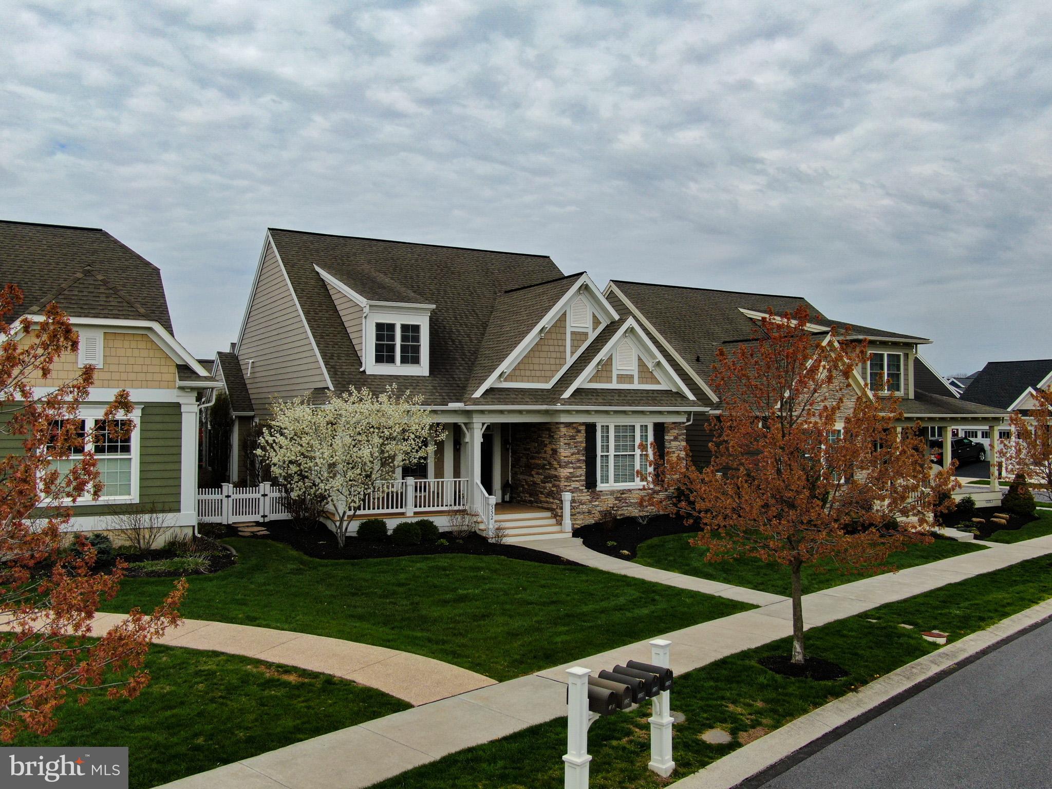 HOME TOWNE SQUARE - Residential