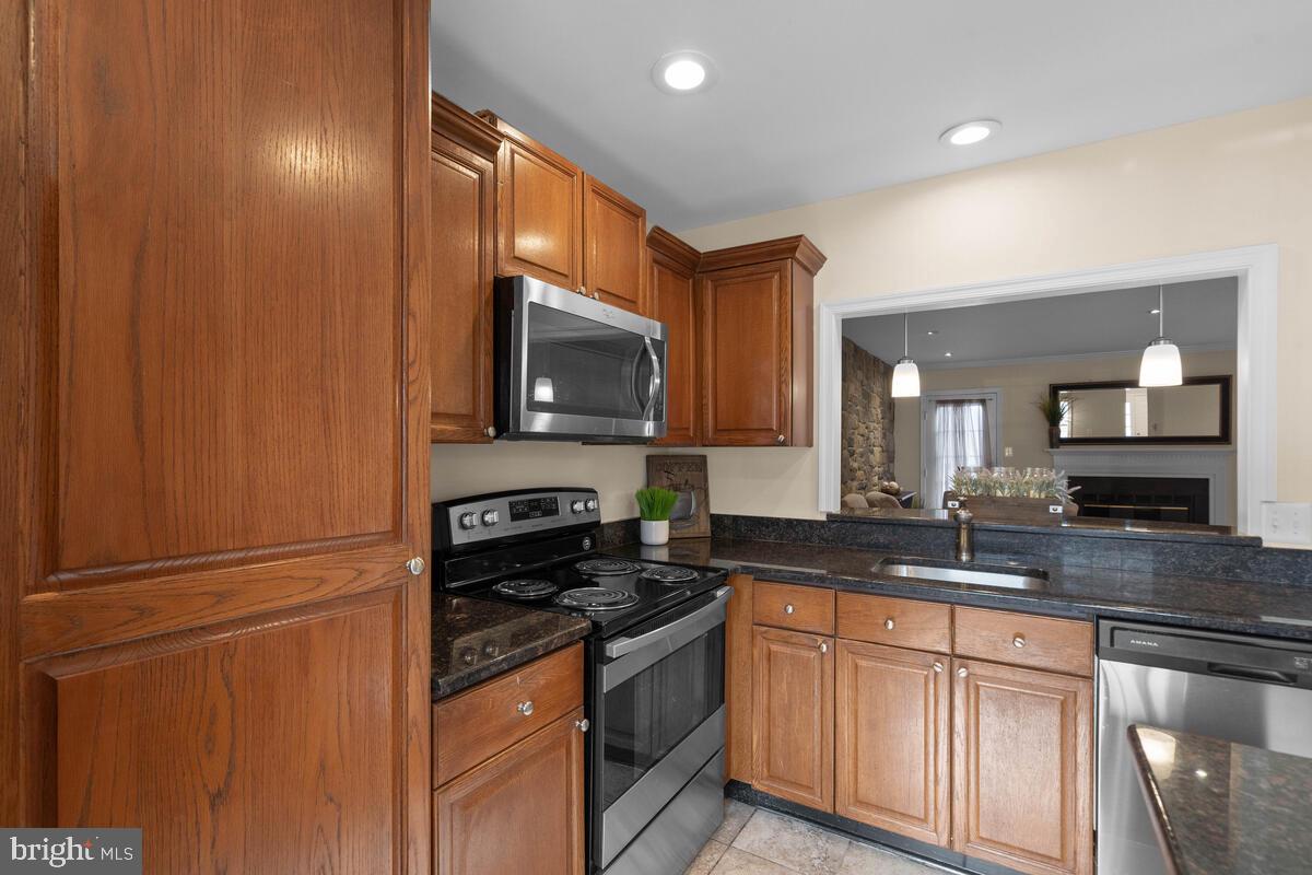 GUNNERS LAKE VILLAGE - Residential