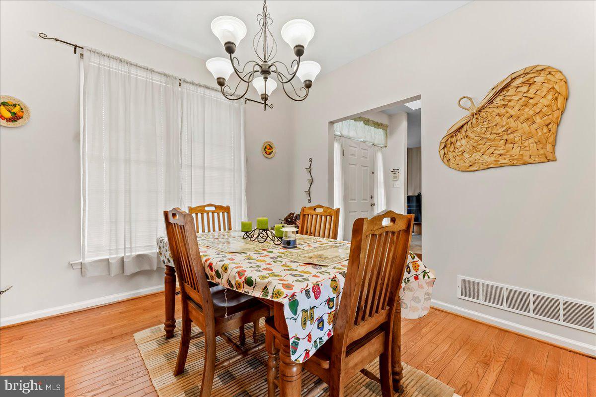 5 PEACEDALE COURT