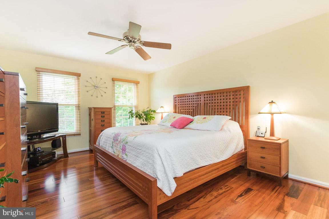 ASHBURN VILLAGE - Residential