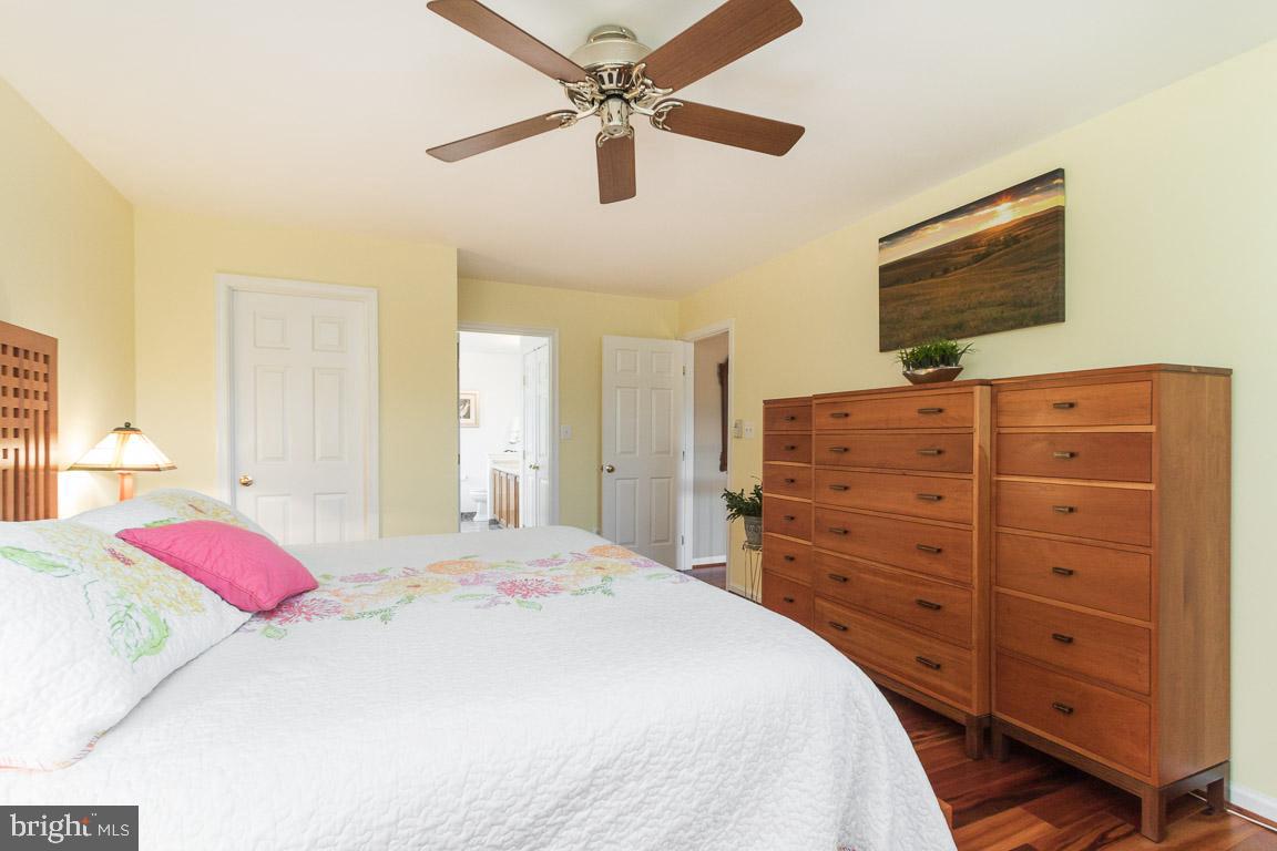 ASHBURN VILLAGE - Residential