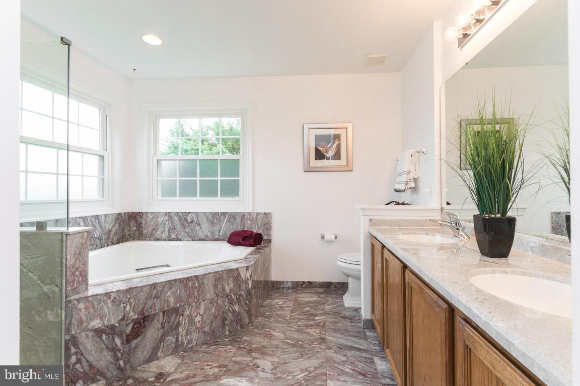 ASHBURN VILLAGE - Residential