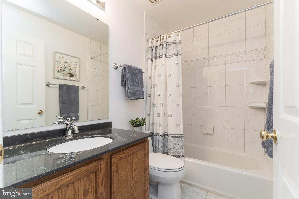 ASHBURN VILLAGE - Residential