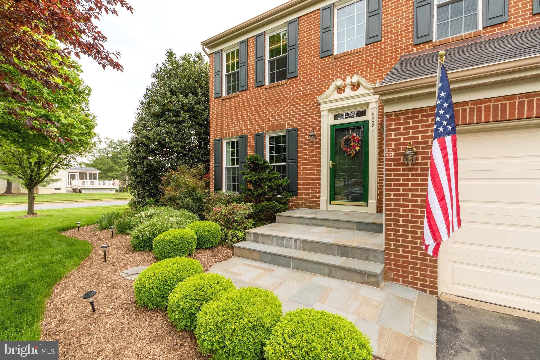 ASHBURN VILLAGE - Residential