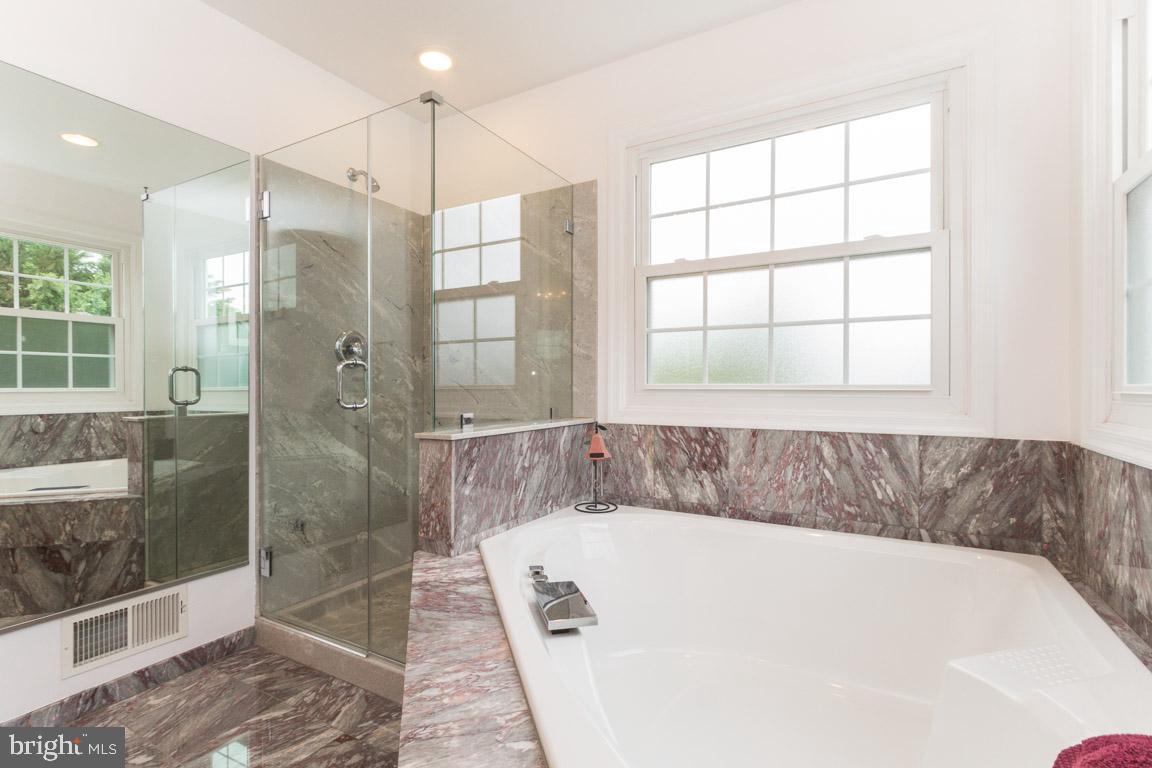 ASHBURN VILLAGE - Residential