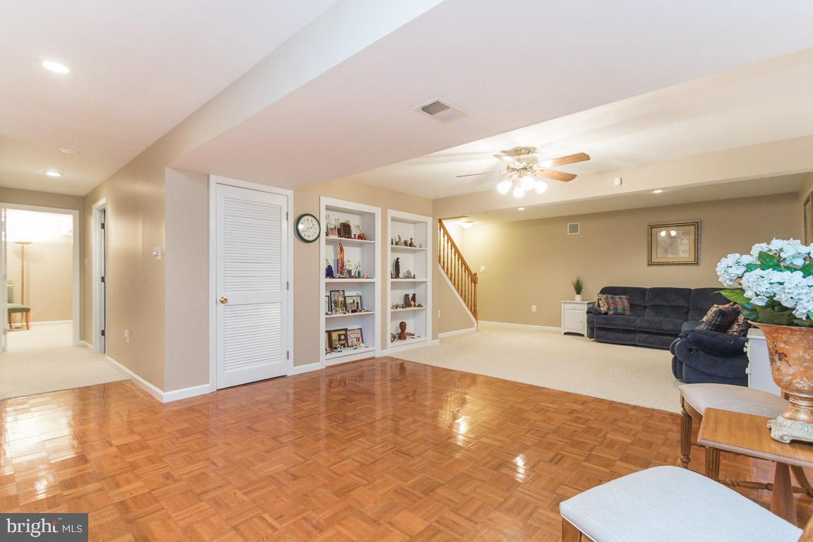 ASHBURN VILLAGE - Residential