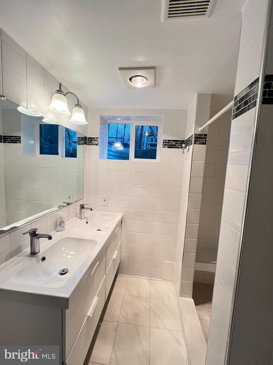 WALNUT HILL - Residential Lease