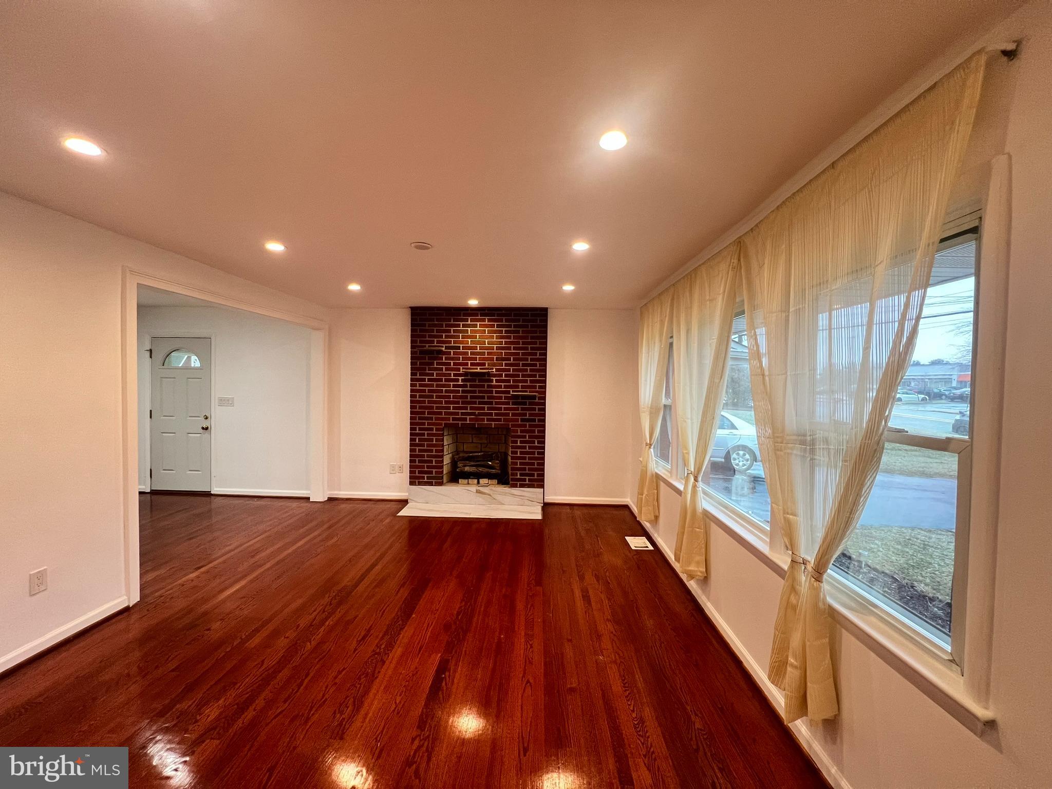 WALNUT HILL - Residential Lease