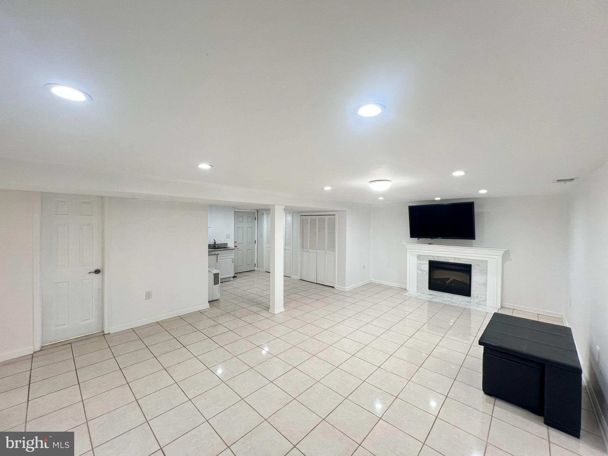 WALNUT HILL - Residential Lease