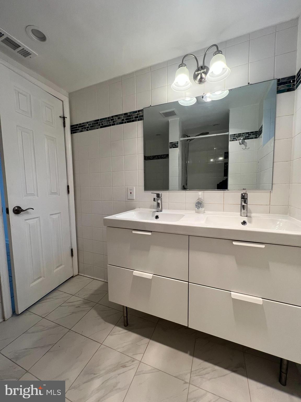 WALNUT HILL - Residential Lease