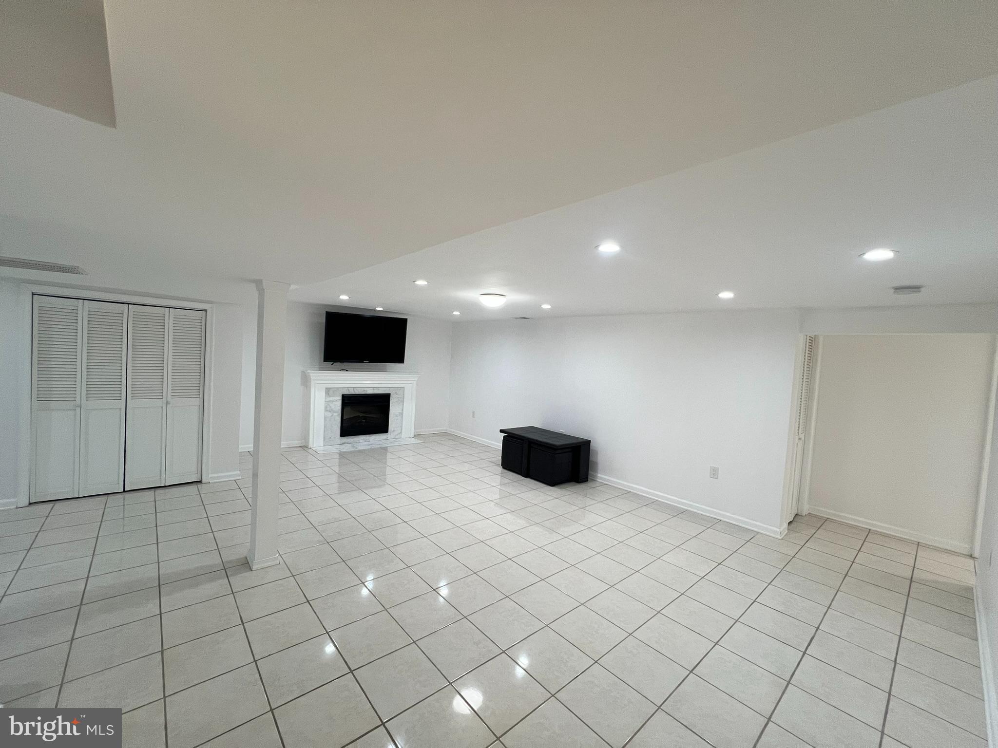 WALNUT HILL - Residential Lease