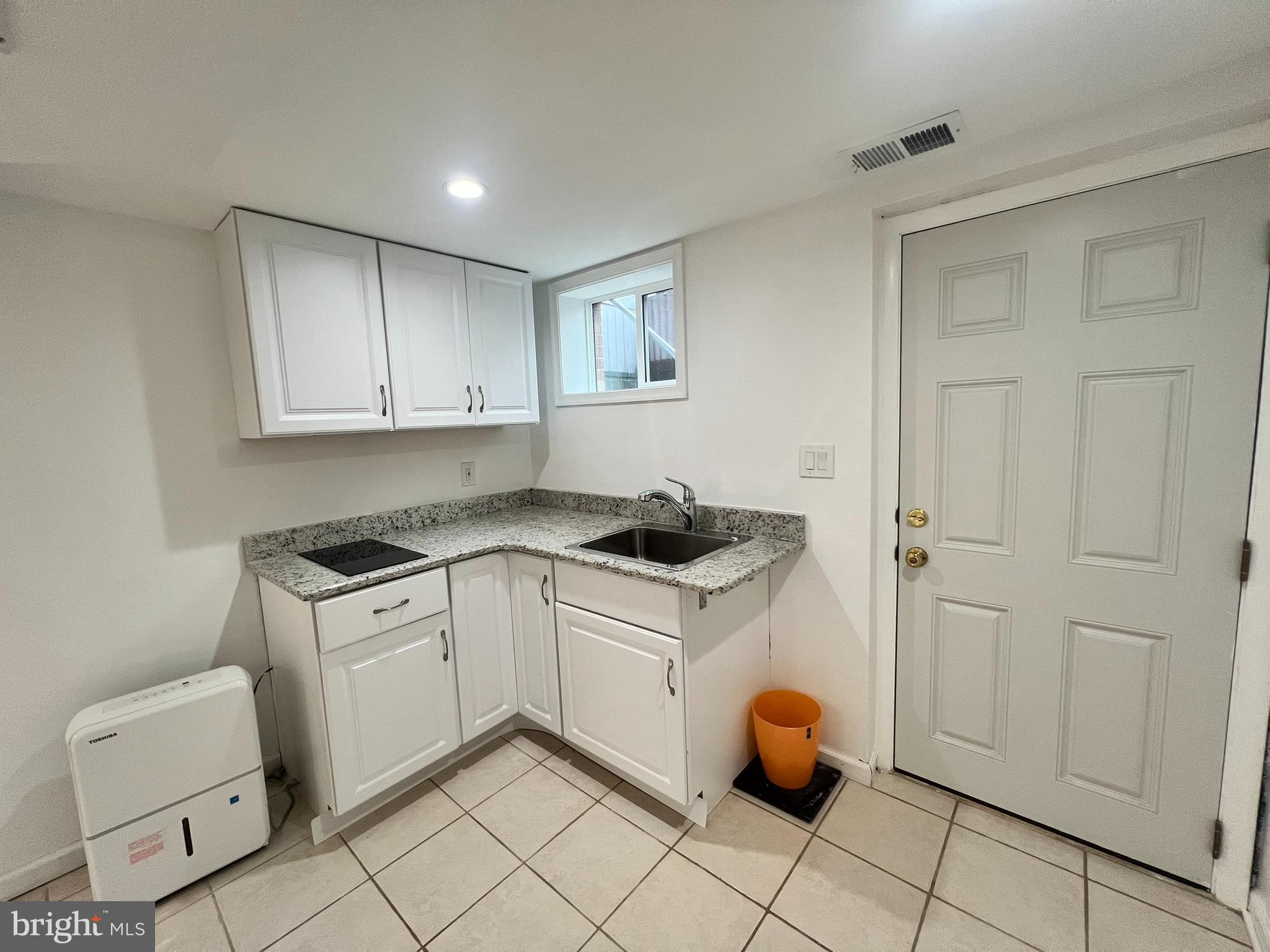 WALNUT HILL - Residential Lease