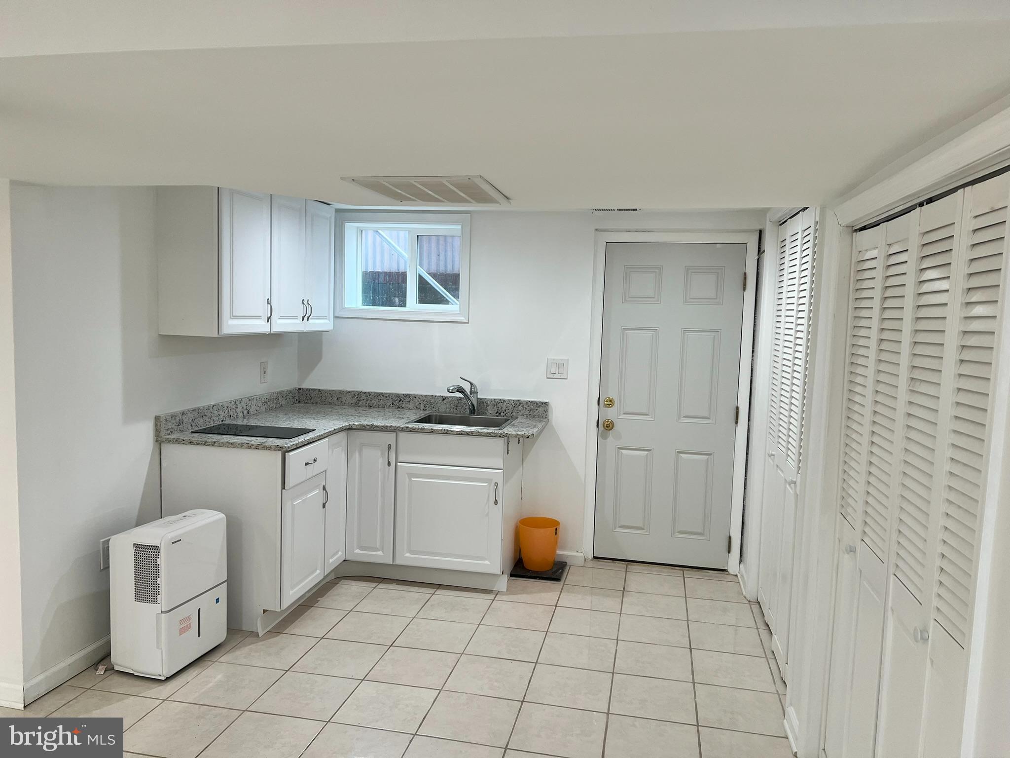 WALNUT HILL - Residential Lease