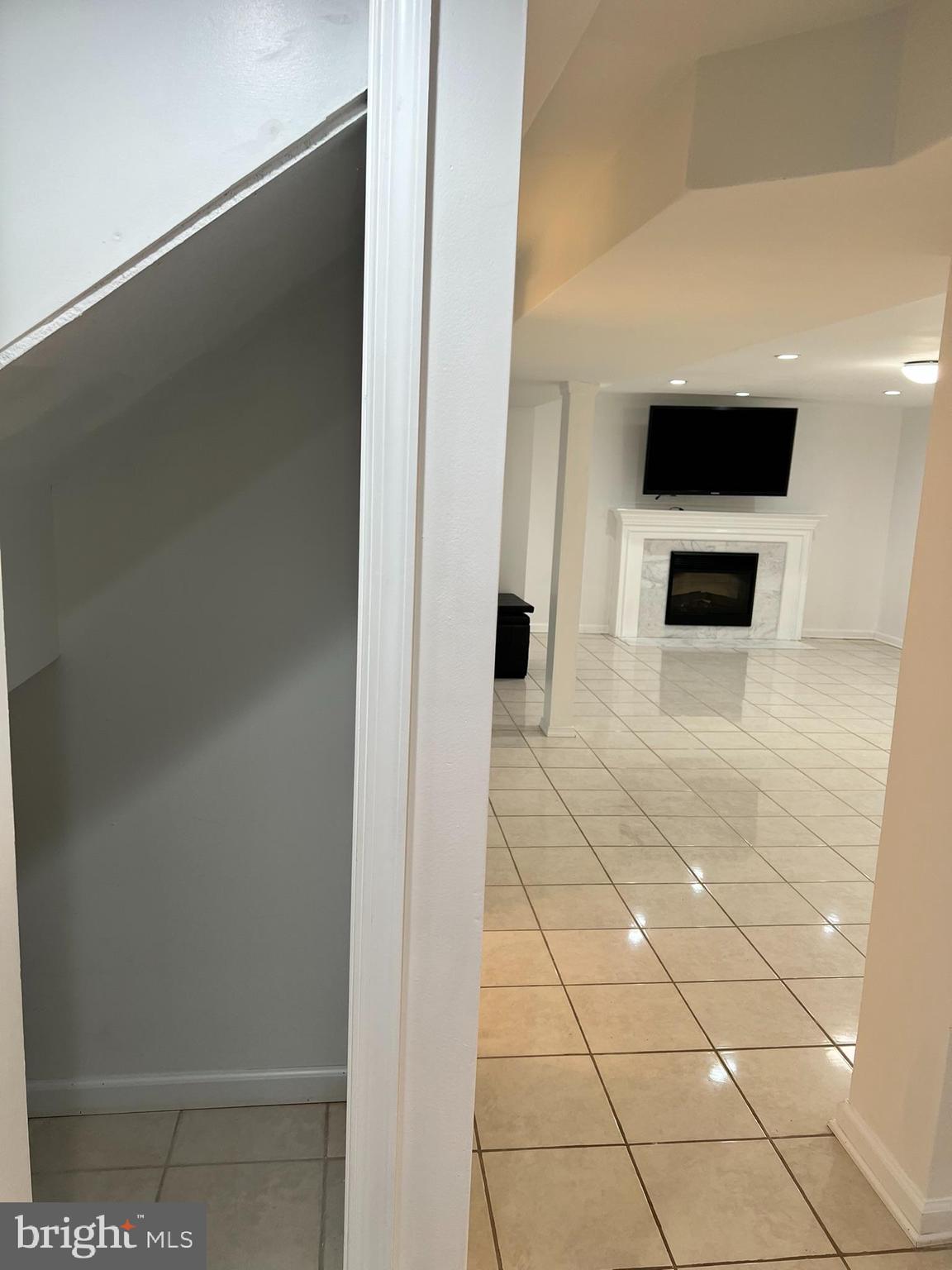 WALNUT HILL - Residential Lease