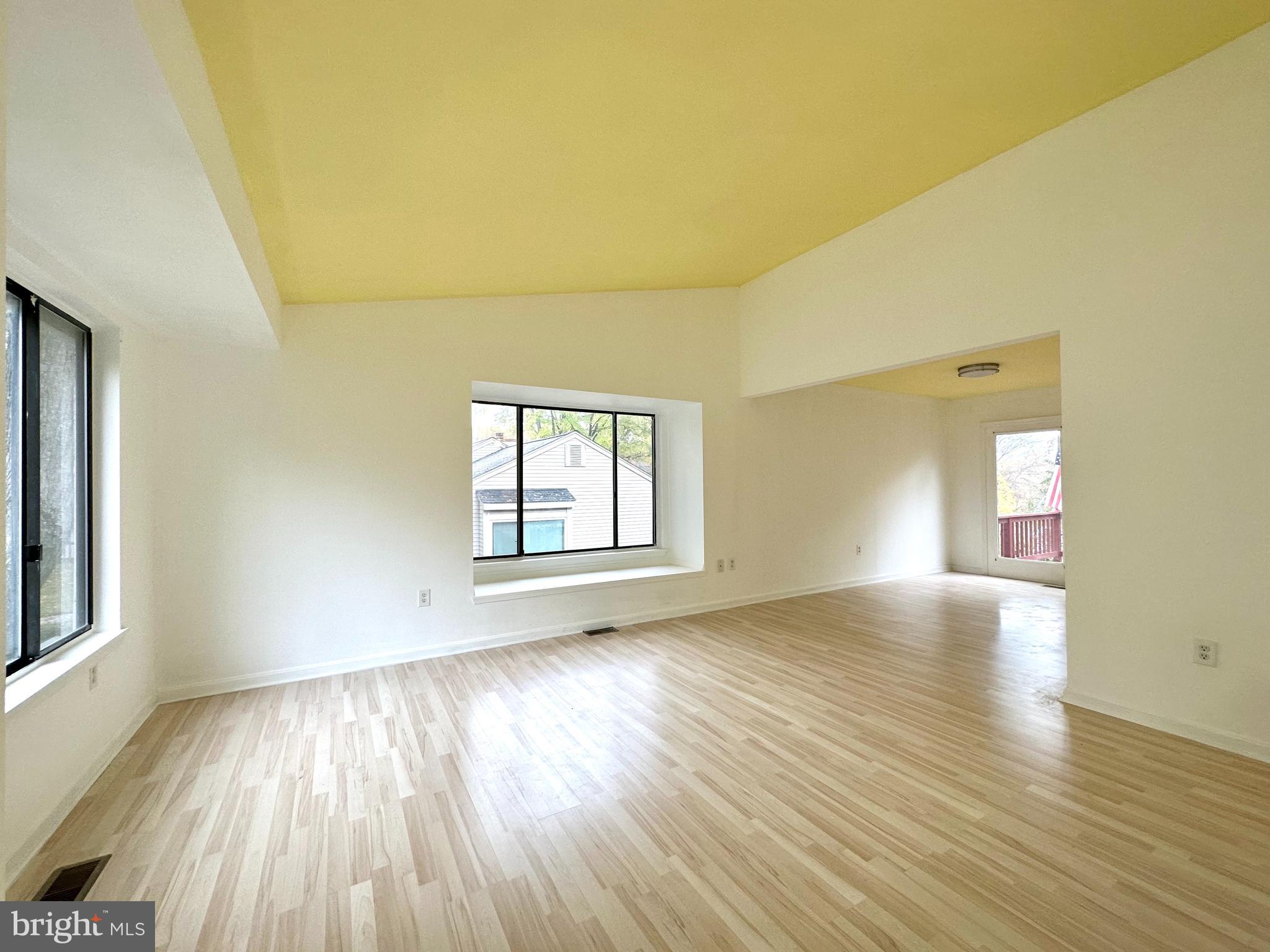 4 RENMARK COURT