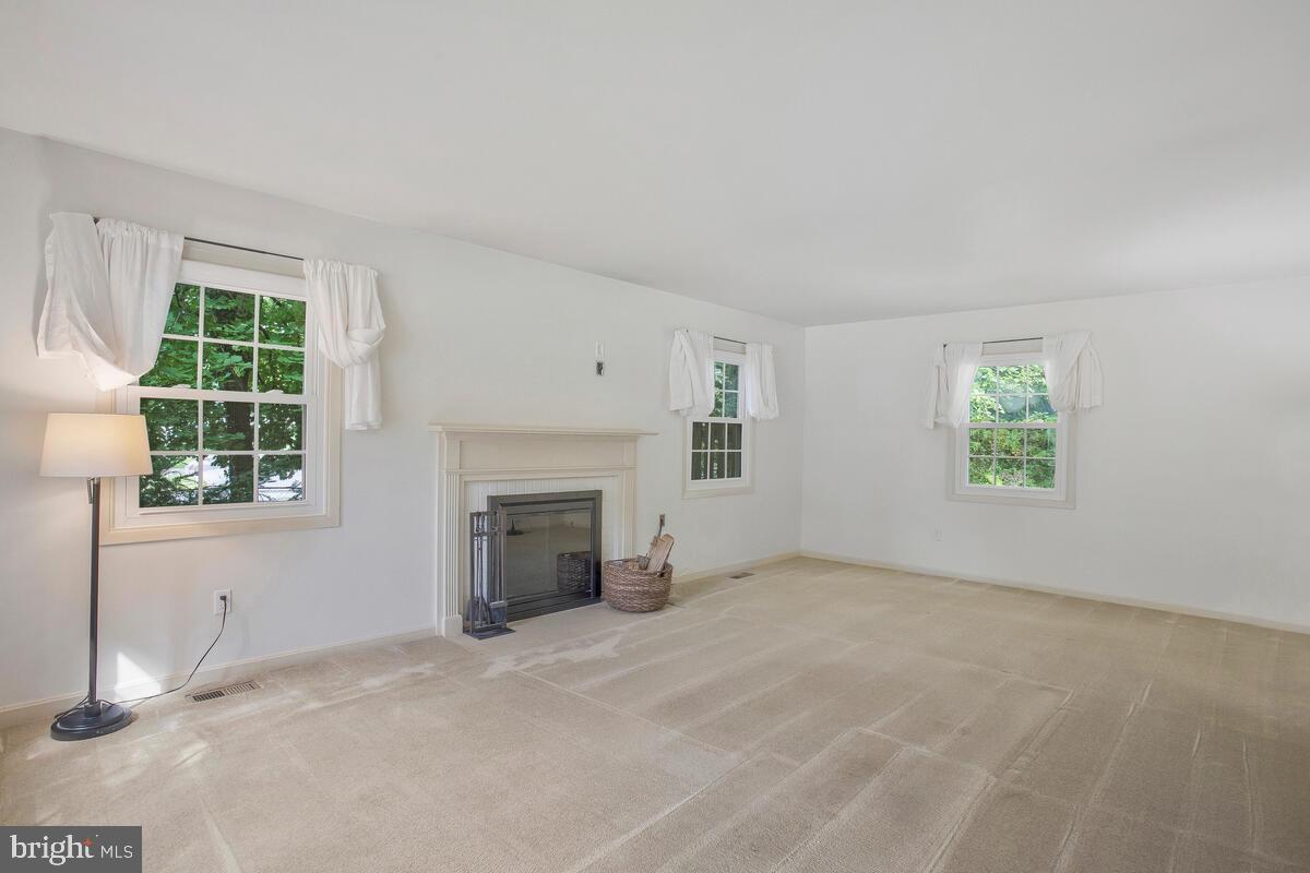 YORKTOWN - Residential