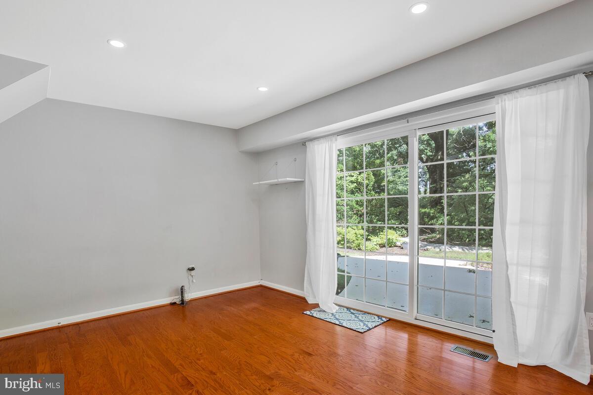 YORKTOWN - Residential