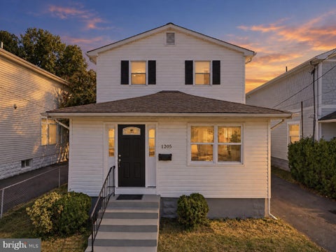 Photo of 1205 Quincy Street, ARLINGTON, VA 22201 (MLS # VAAR2080016)